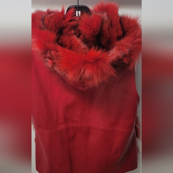 Women's Fox Vest with Leather Hood - Picture 5 of 5